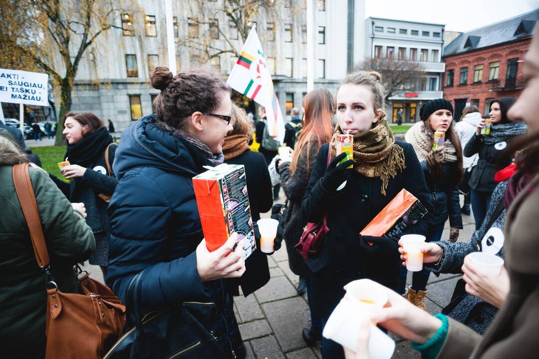 Jaunimo protestas prieš naktinius alkoholio prekybos taškus