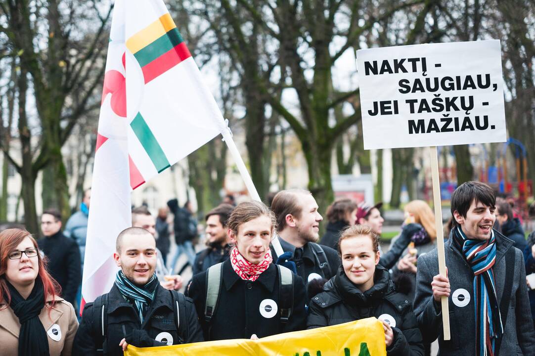 Jaunimo protestas prieš naktinius alkoholio prekybos taškus