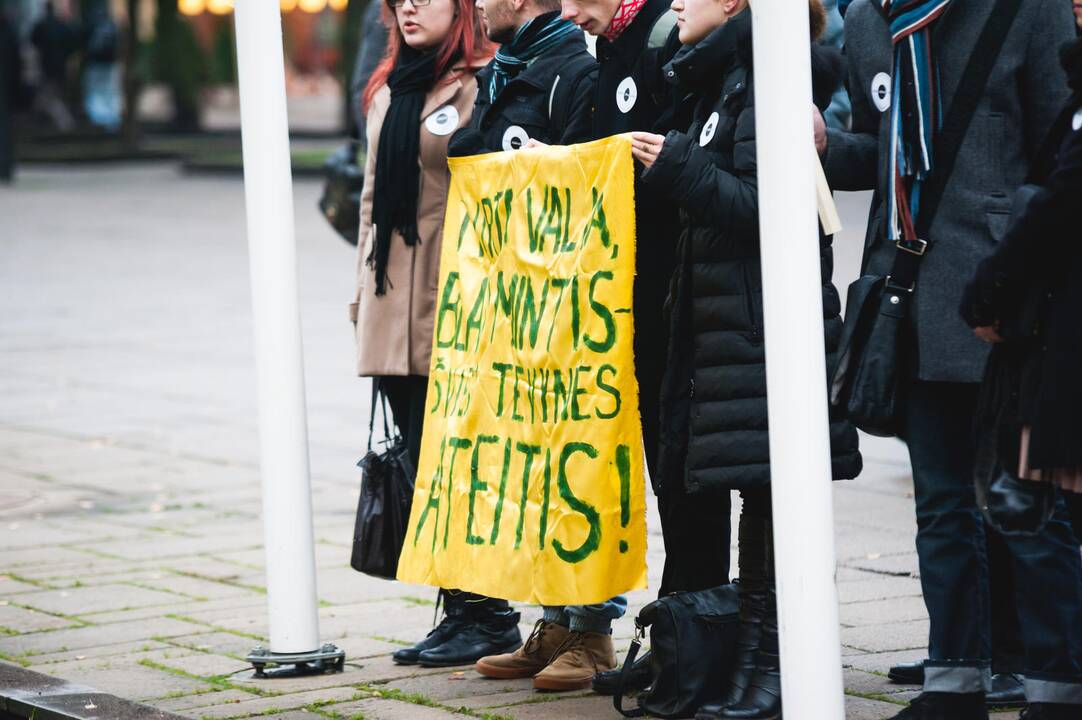 Jaunimo protestas prieš naktinius alkoholio prekybos taškus