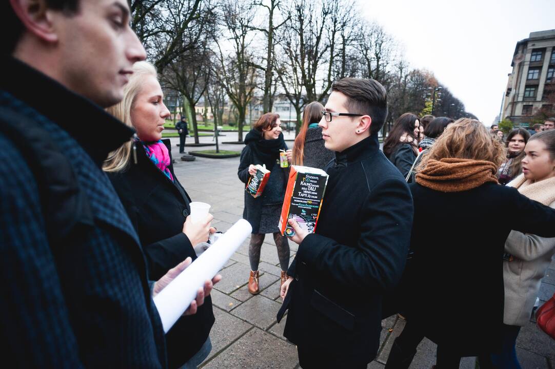 Jaunimo protestas prieš naktinius alkoholio prekybos taškus