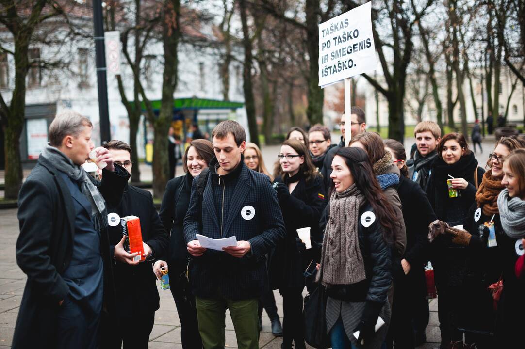 Jaunimo protestas prieš naktinius alkoholio prekybos taškus