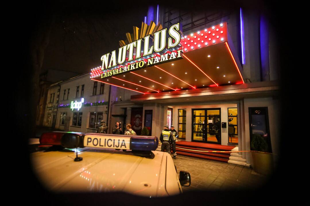 Klube "Nautilus" aidėjo šūviai