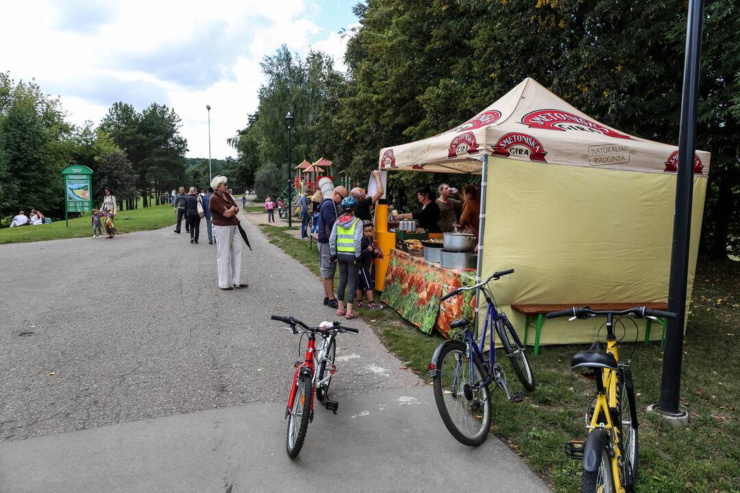 Rugsėjis šventiškai pasitiktas santakoje