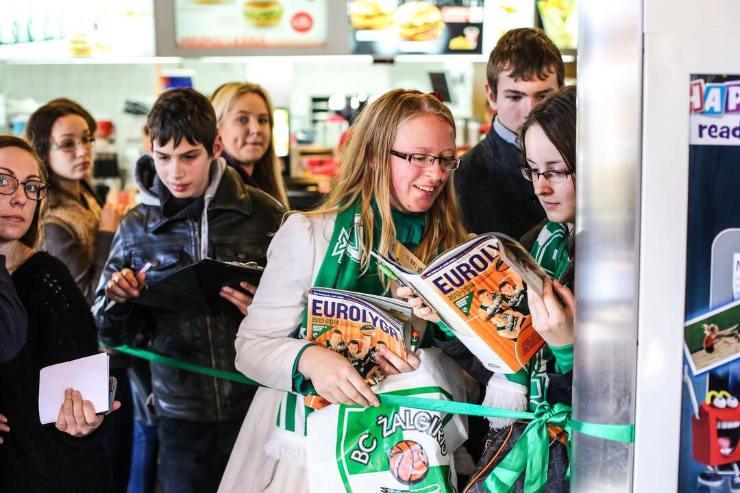 Žalgiriečiai greito maisto restorane McDonald's