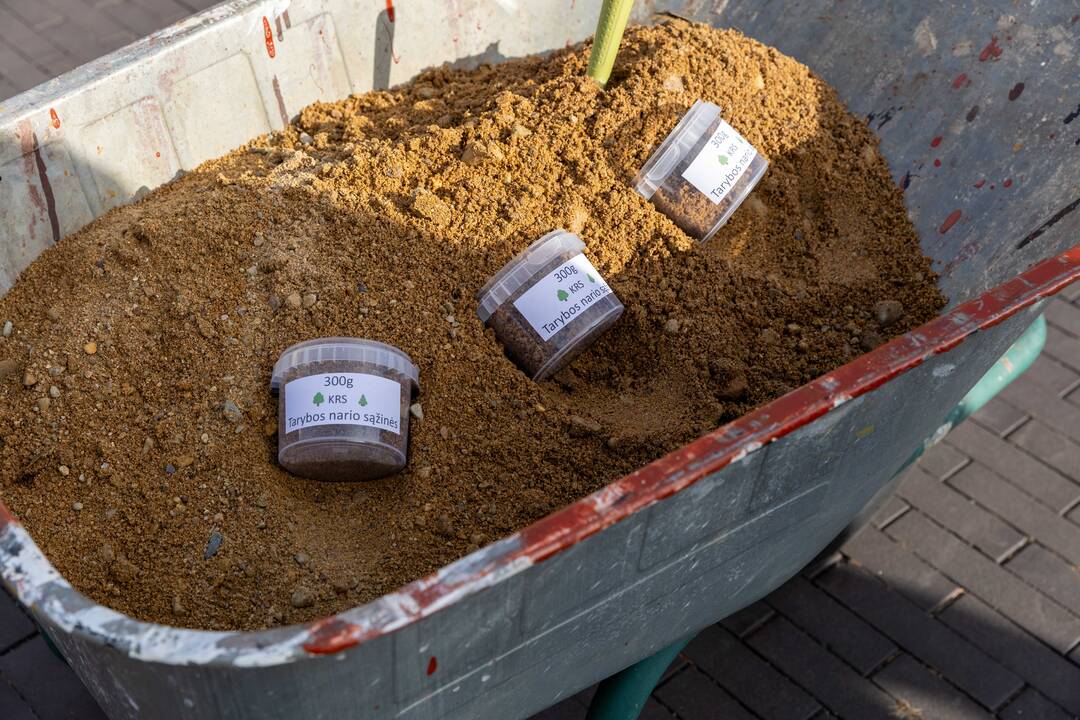 Piketas prieš karjerą Pakarklės miške