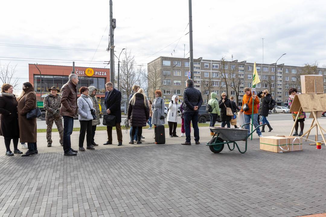 Piketas prieš karjerą Pakarklės miške