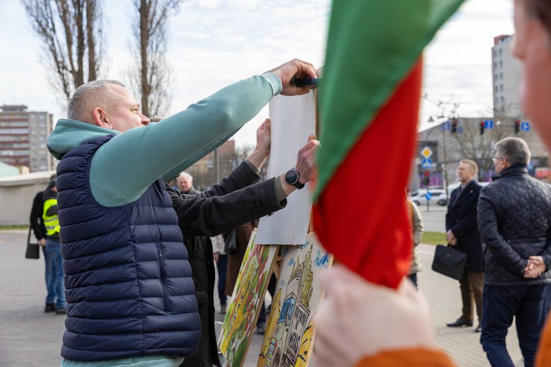 Piketas prieš karjerą Pakarklės miške