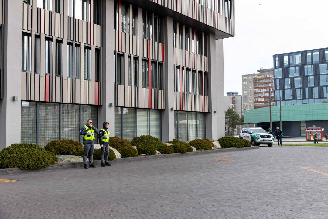 Piketas prieš karjerą Pakarklės miške