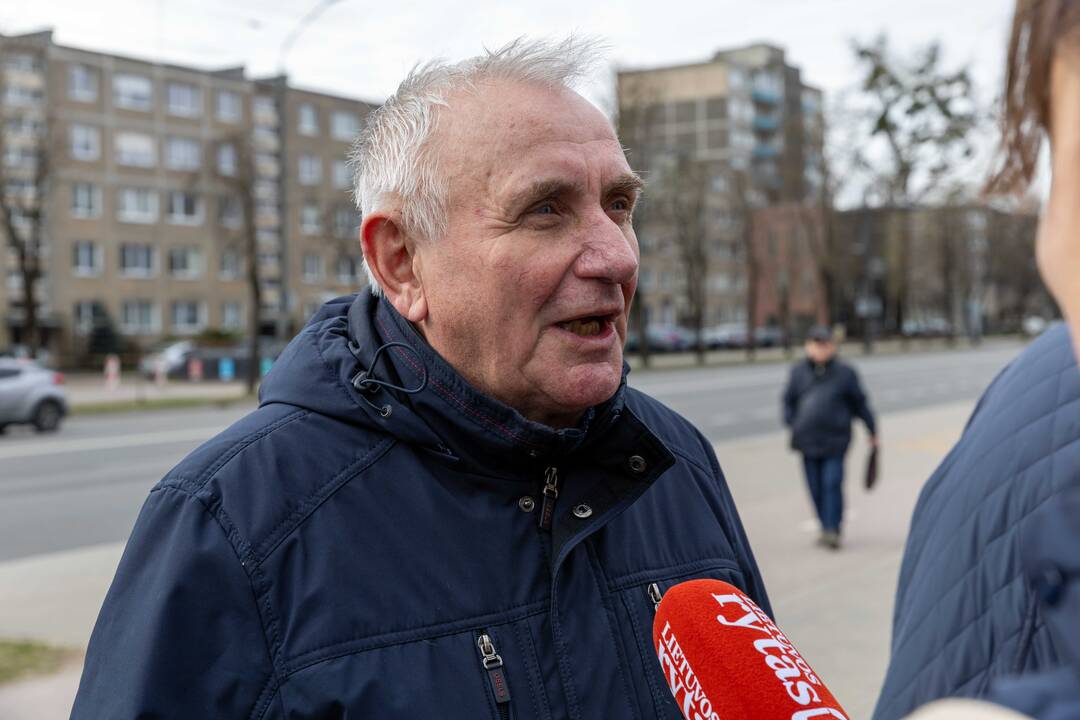 Piketas prieš karjerą Pakarklės miške