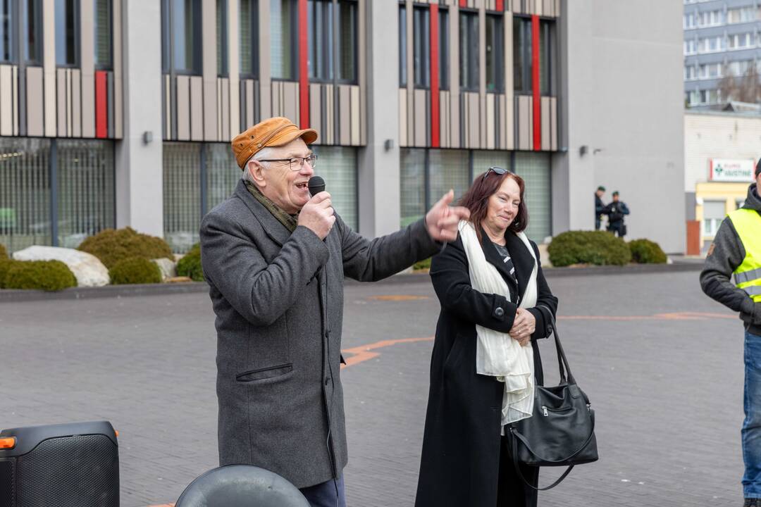 Piketas prieš karjerą Pakarklės miške