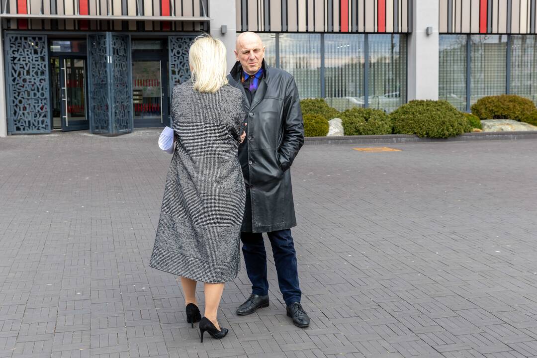 Piketas prieš karjerą Pakarklės miške
