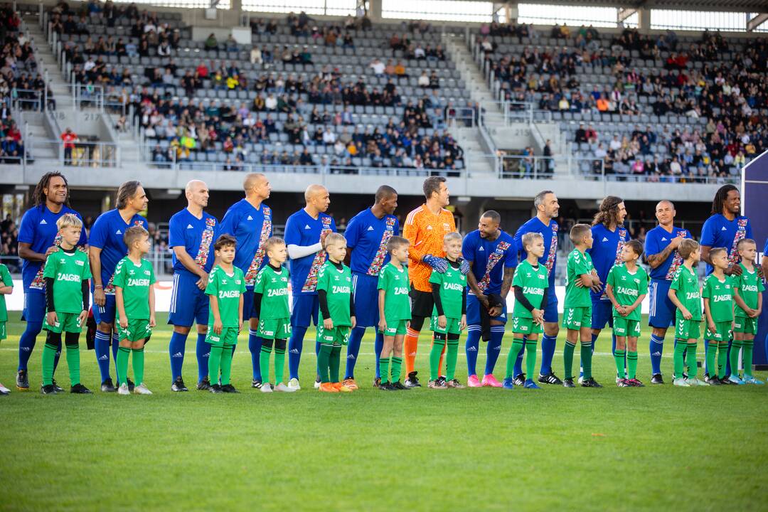  Pasaulio futbolo legendų rungtynės su legendiniais Lietuvos futbolininkais