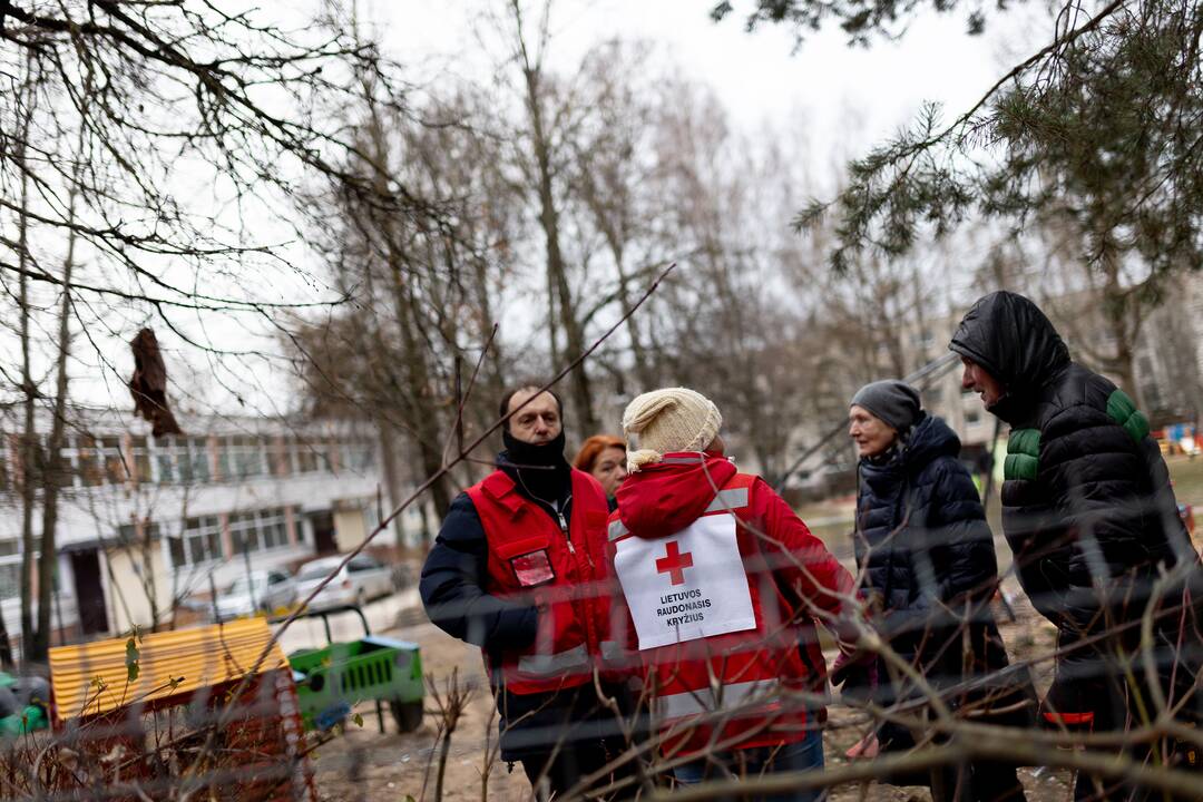 Keturis butus Viršuliškių daugiabutyje surijo liepsnos