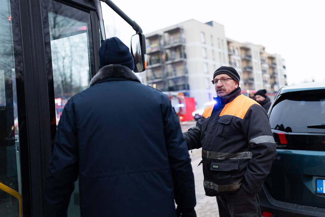 Keturis butus Viršuliškių daugiabutyje surijo liepsnos