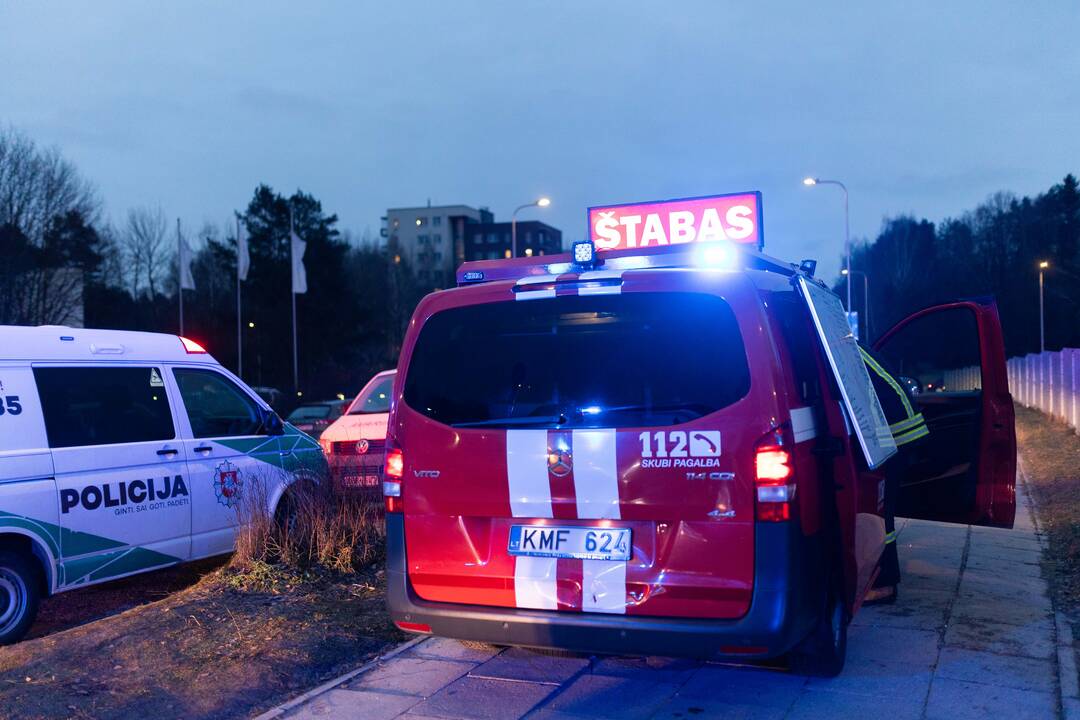 Keturis butus Viršuliškių daugiabutyje surijo liepsnos