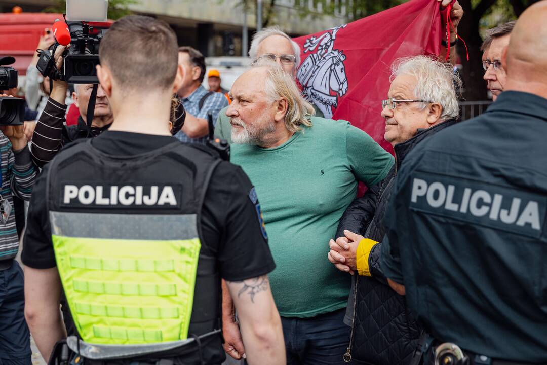 Vilniuje nuimta be leidimo pakabinta atminimo lenta K. Škirpai