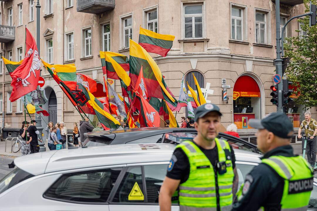 Vilniuje nuimta be leidimo pakabinta atminimo lenta K. Škirpai