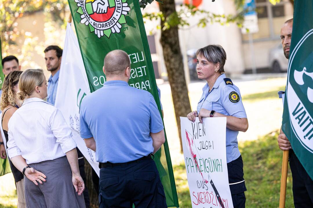 Lietuvos teisėsaugos pareigūnų federacijai priklausančių profesinių sąjungų piketas