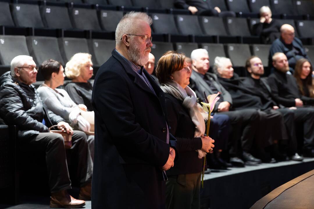 Atsisveikinimas su A. Kulikausku Keistuolių teatro scenoje