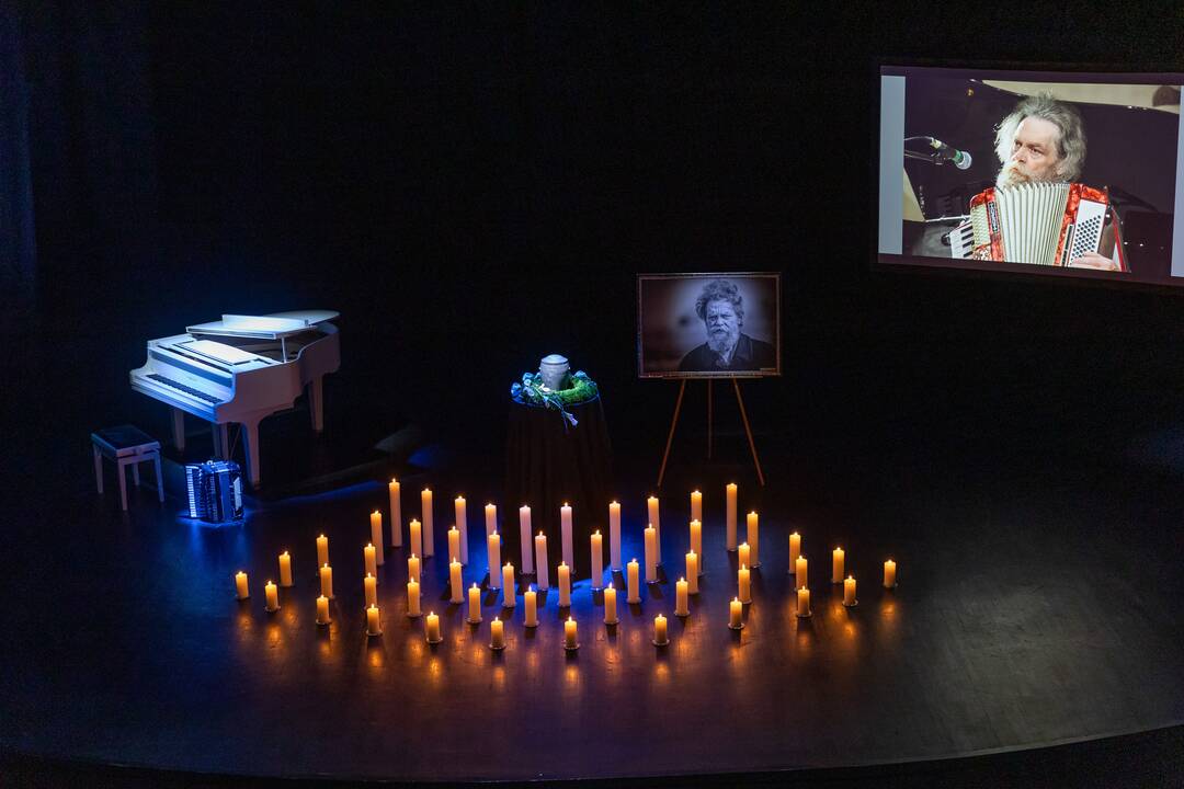 Atsisveikinimas su A. Kulikausku Keistuolių teatro scenoje