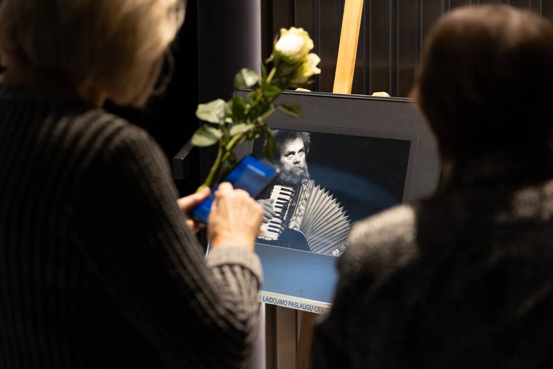 Atsisveikinimas su A. Kulikausku Keistuolių teatro scenoje