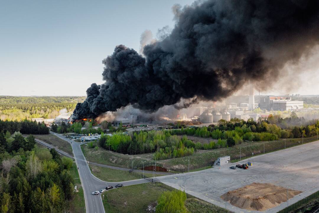 Gaisras atliekų tvarkymo gamykloje „Energesman“