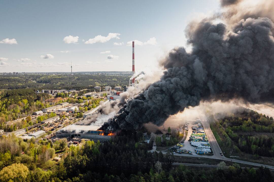 Gaisras atliekų tvarkymo gamykloje „Energesman“