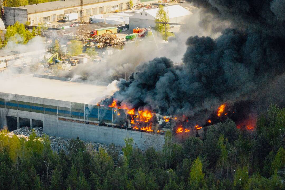 Gaisras atliekų tvarkymo gamykloje „Energesman“