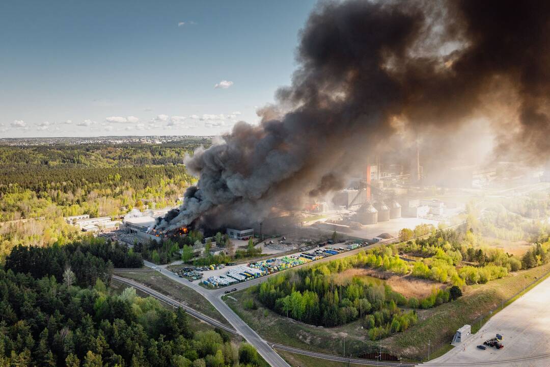 Gaisras atliekų tvarkymo gamykloje „Energesman“