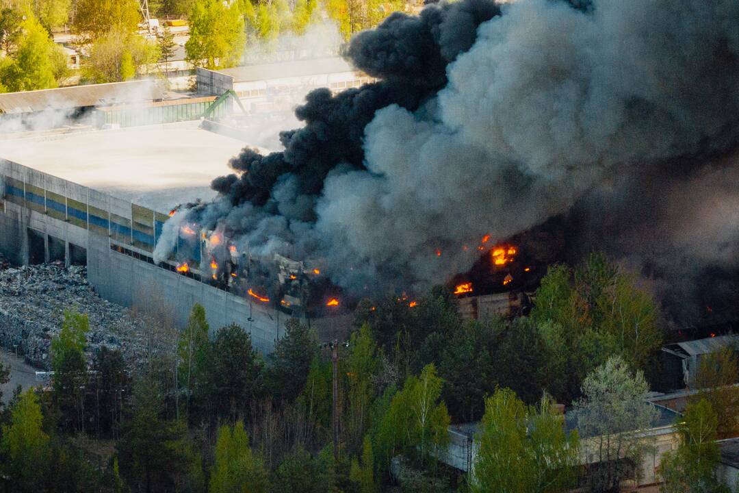 Gaisras atliekų tvarkymo gamykloje „Energesman“