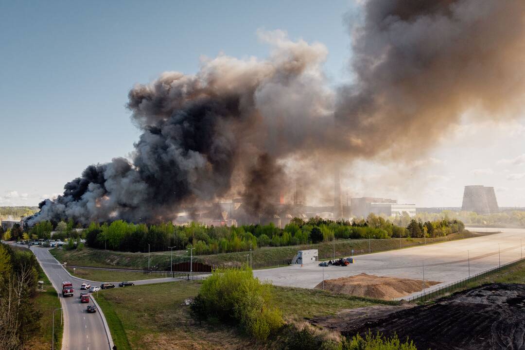 Gaisras atliekų tvarkymo gamykloje „Energesman“