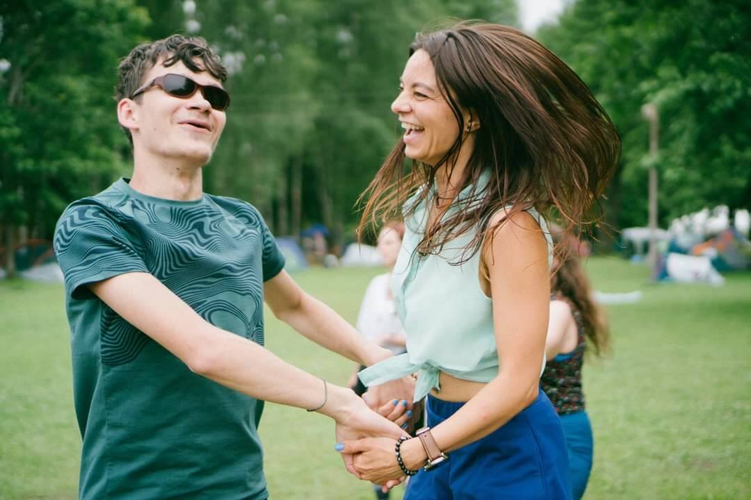 Nauda: judesio terapija padeda atpalaiduoti kūną ir protą, todėl praverčia žmonėms, patiriantiems stresą ir emocinę įtampą.