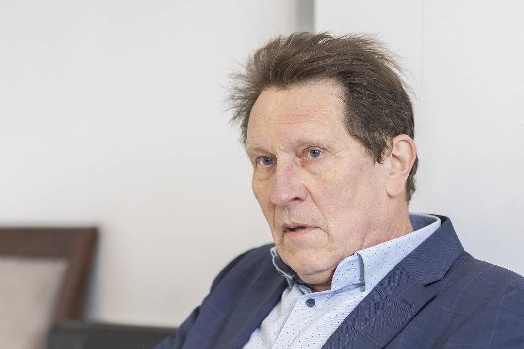 Romualdas Mikliušas (kairėje)