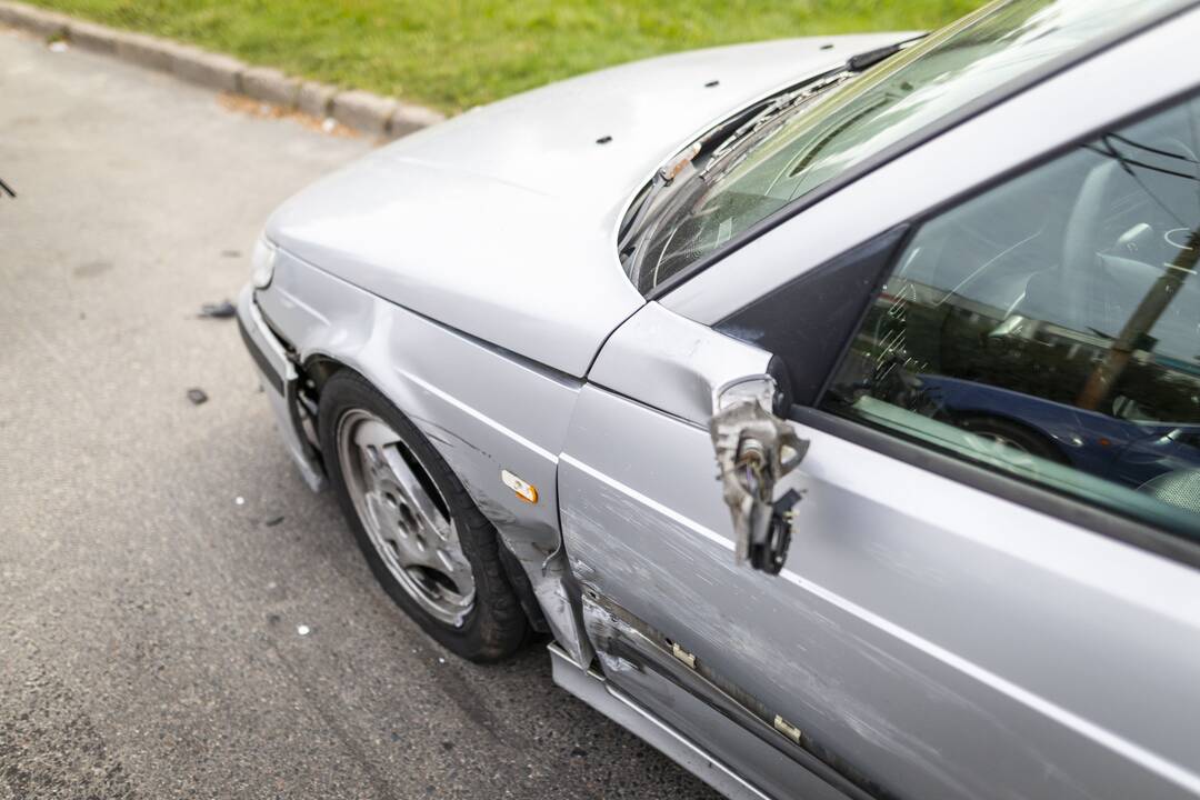 Vilniuje – girta moteris rėžėsi į šešis automobilius