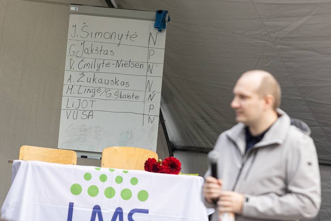 G. Jakštas susitiko su protestuojančiais mokytojais