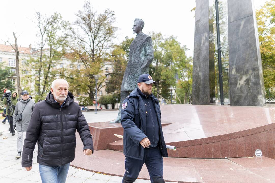 Pareigūnai protestavo prie Vyriausybės