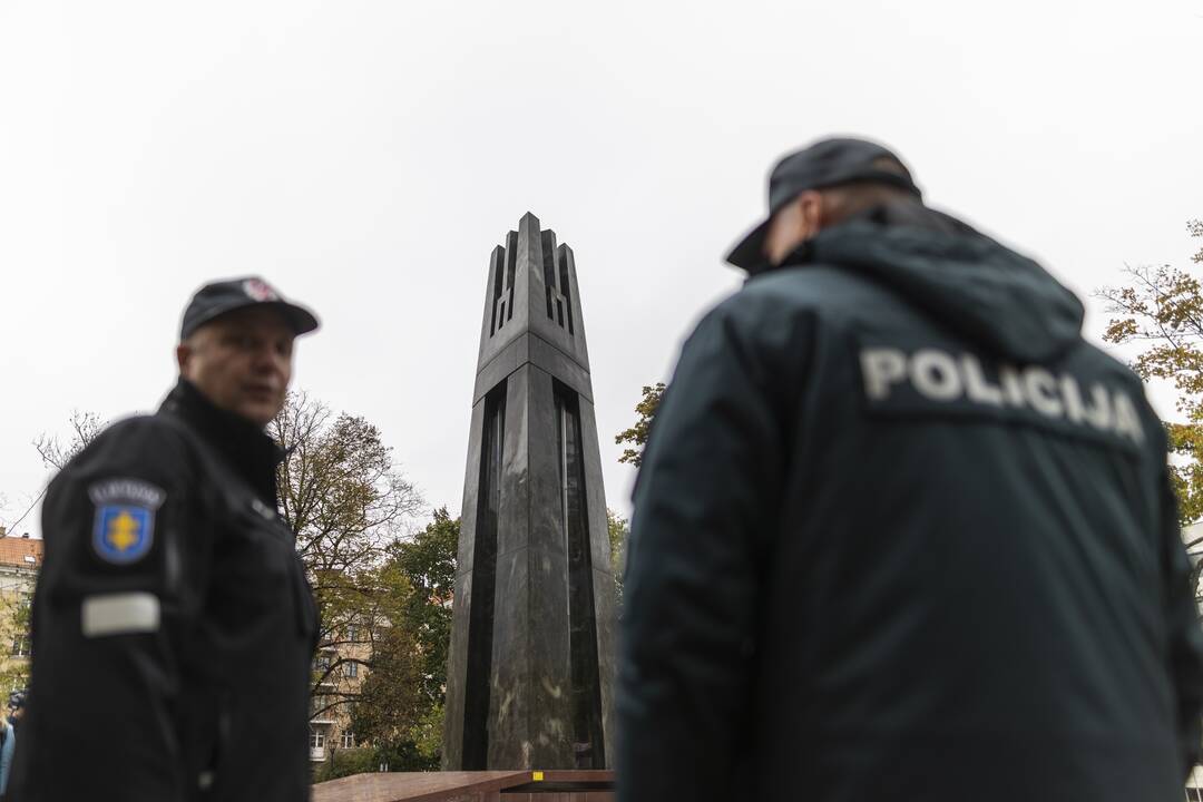 Pareigūnai protestavo prie Vyriausybės