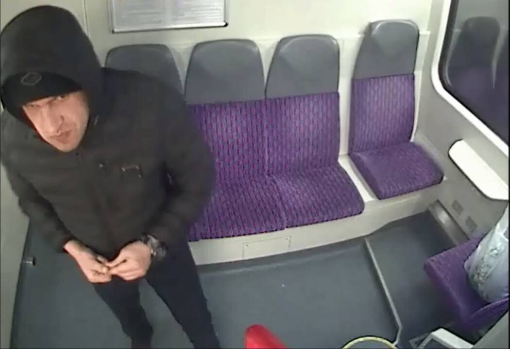 Policija tiria, kas sugadino svetimą turtą: prašo atpažinti vyrą