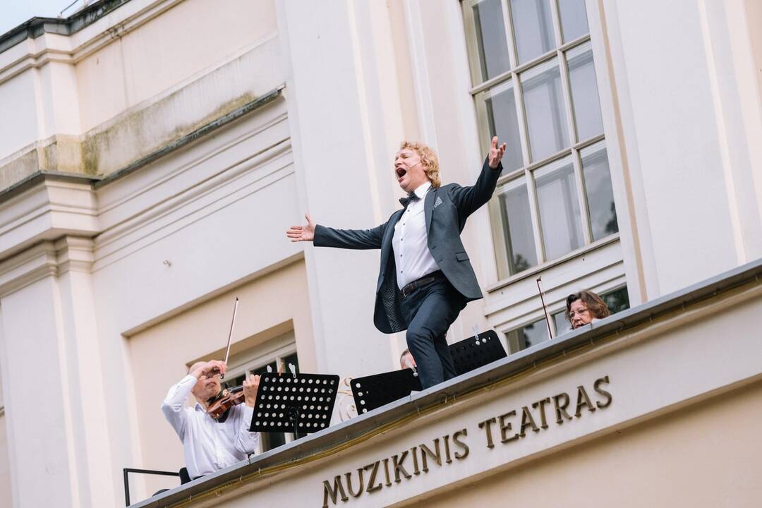 Požiūris: operos solistas Mindaugas Zimkus sakosi mėgstantis pagiedoti ir šv.Mišiose, nes tas, kas gieda, meldžiasi dvigubai.