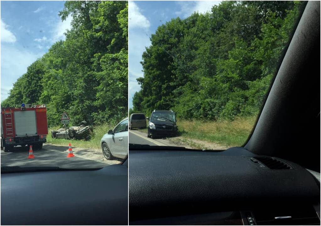 Rokų plente susidūrus automobiliams vienas apvirto: vairuotojas – neblaivus