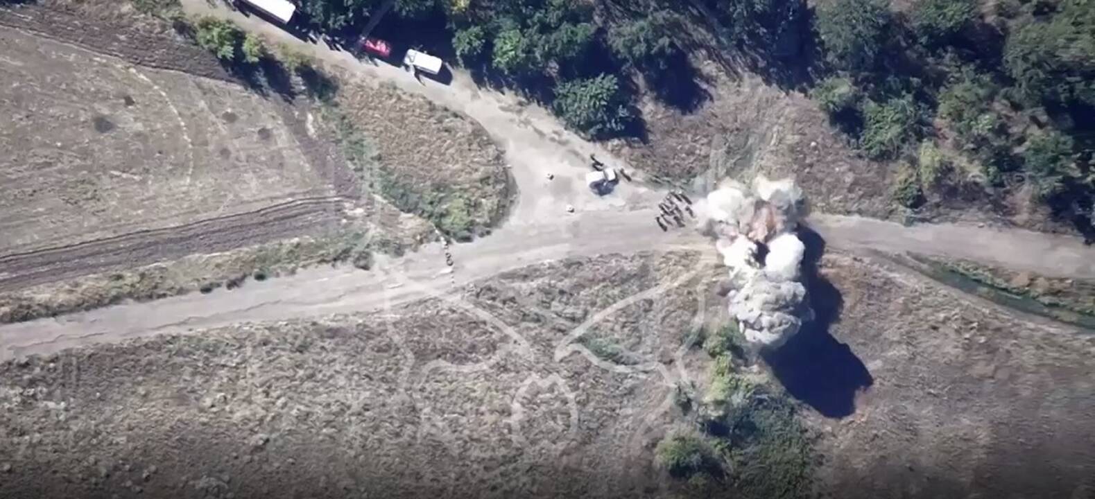 Ukrainiečiai vienu šūviu nukovė 10 Rusijos kariuomenės seržantų (vaizdo įrašas)