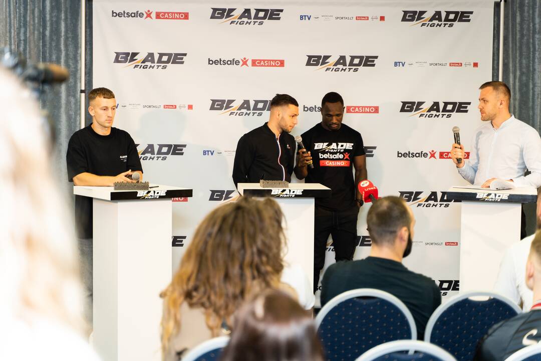 Įspūdžiai: „Blade fights“ mišrių menų kovotojai jau pasiruošę būsimai kovai.