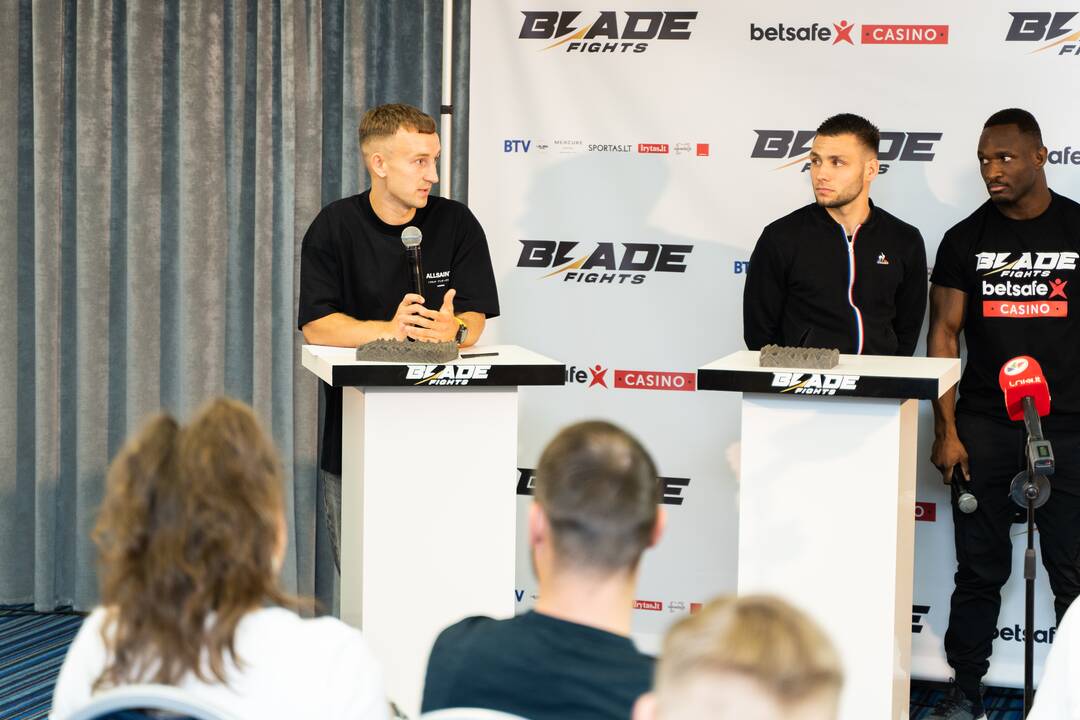 Įspūdžiai: „Blade fights“ mišrių menų kovotojai jau pasiruošę būsimai kovai.