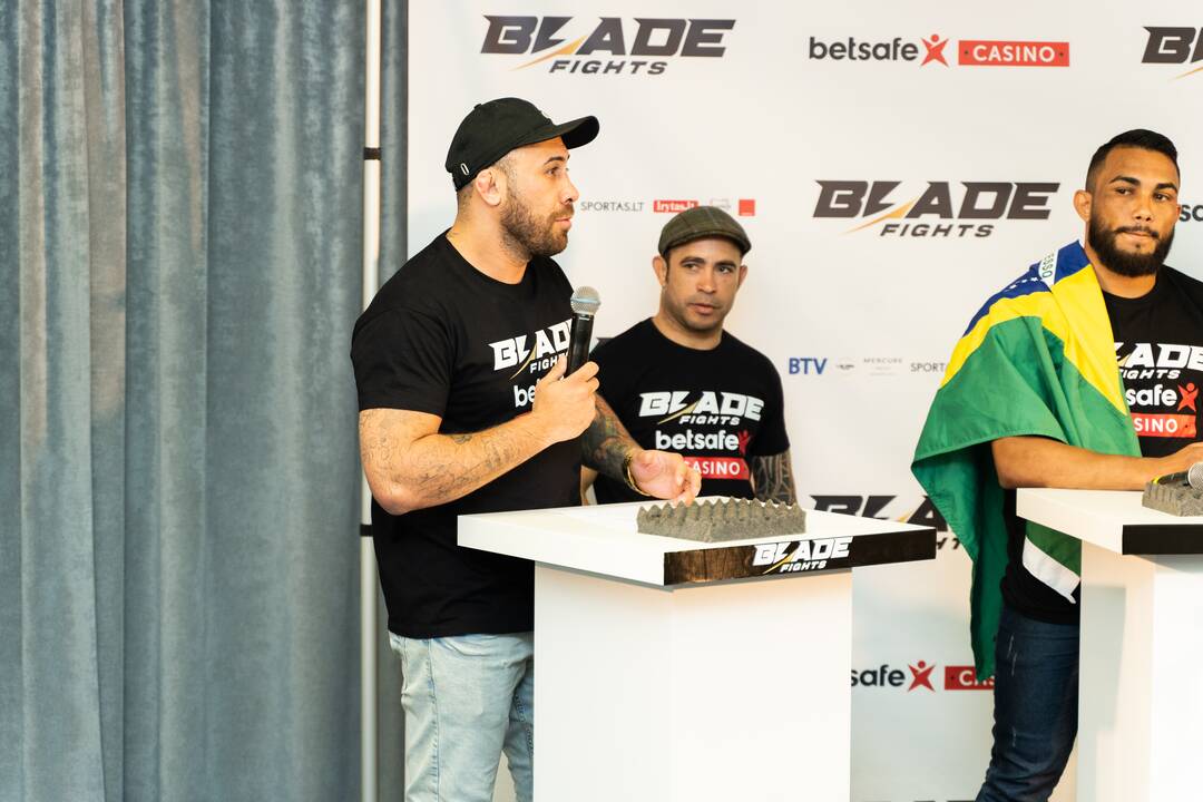 Įspūdžiai: „Blade fights“ mišrių menų kovotojai jau pasiruošę būsimai kovai.