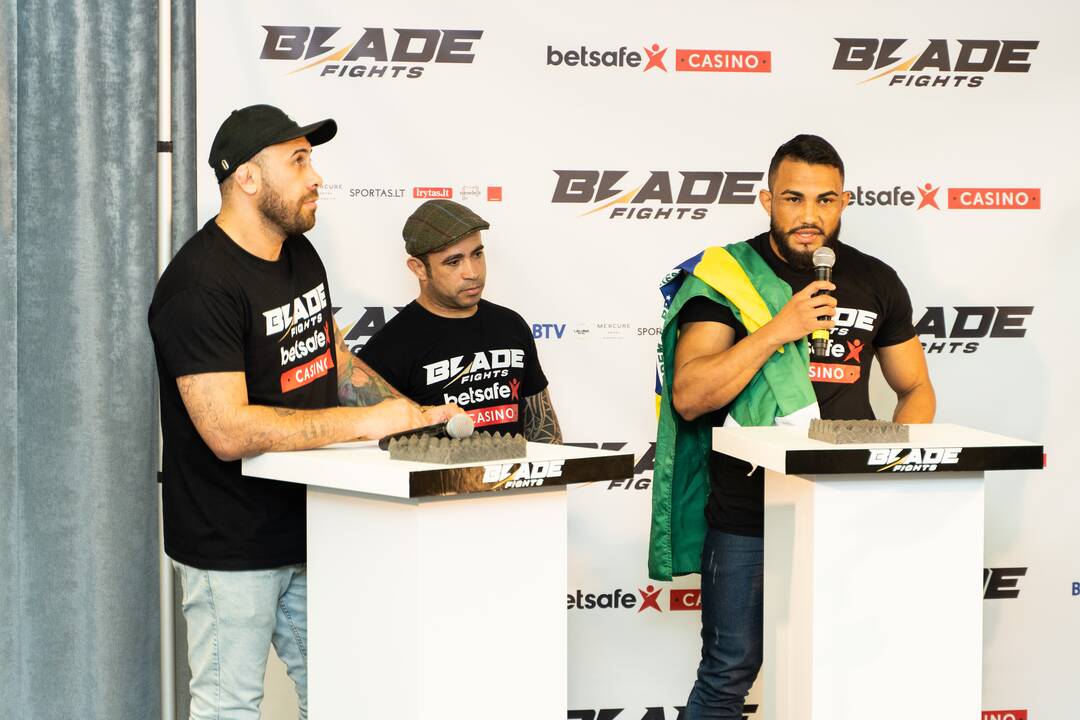 Įspūdžiai: „Blade fights“ mišrių menų kovotojai jau pasiruošę būsimai kovai.