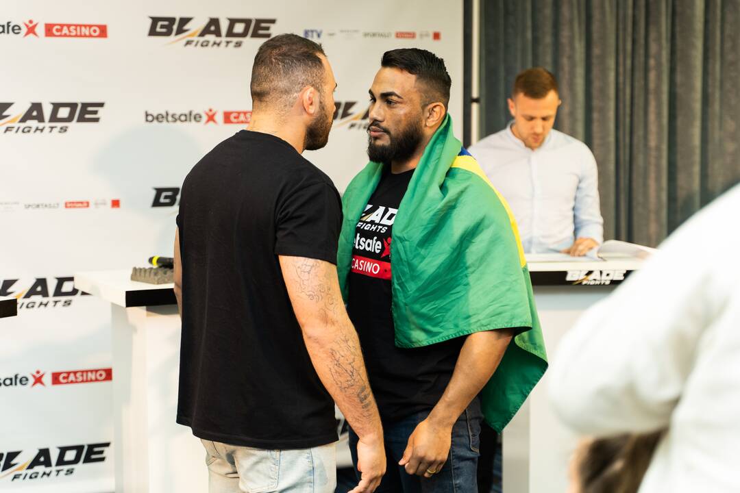 Įspūdžiai: „Blade fights“ mišrių menų kovotojai jau pasiruošę būsimai kovai.