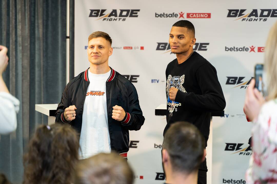 Įspūdžiai: „Blade fights“ mišrių menų kovotojai jau pasiruošę būsimai kovai.