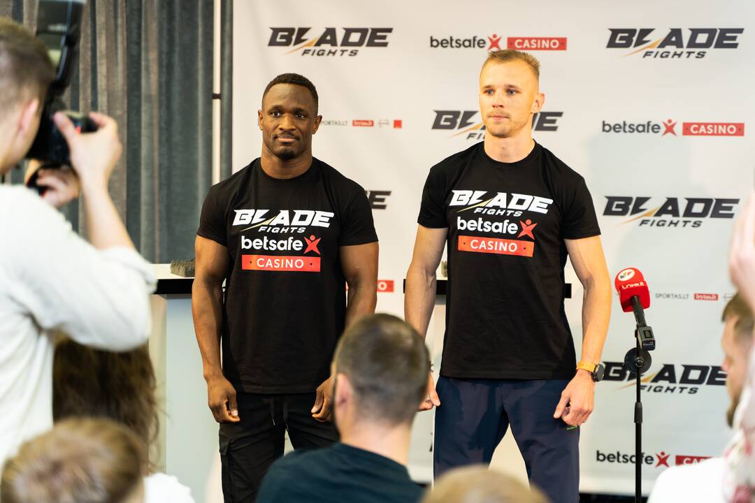 Įspūdžiai: „Blade fights“ mišrių menų kovotojai jau pasiruošę būsimai kovai.