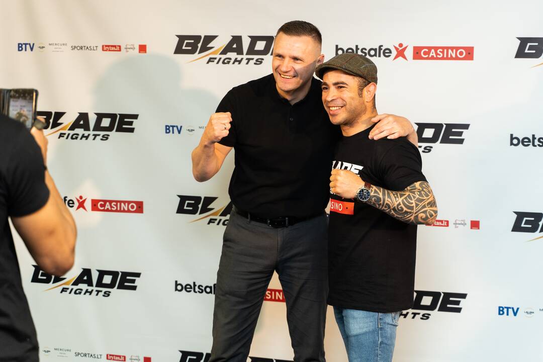 Įspūdžiai: „Blade fights“ mišrių menų kovotojai jau pasiruošę būsimai kovai.