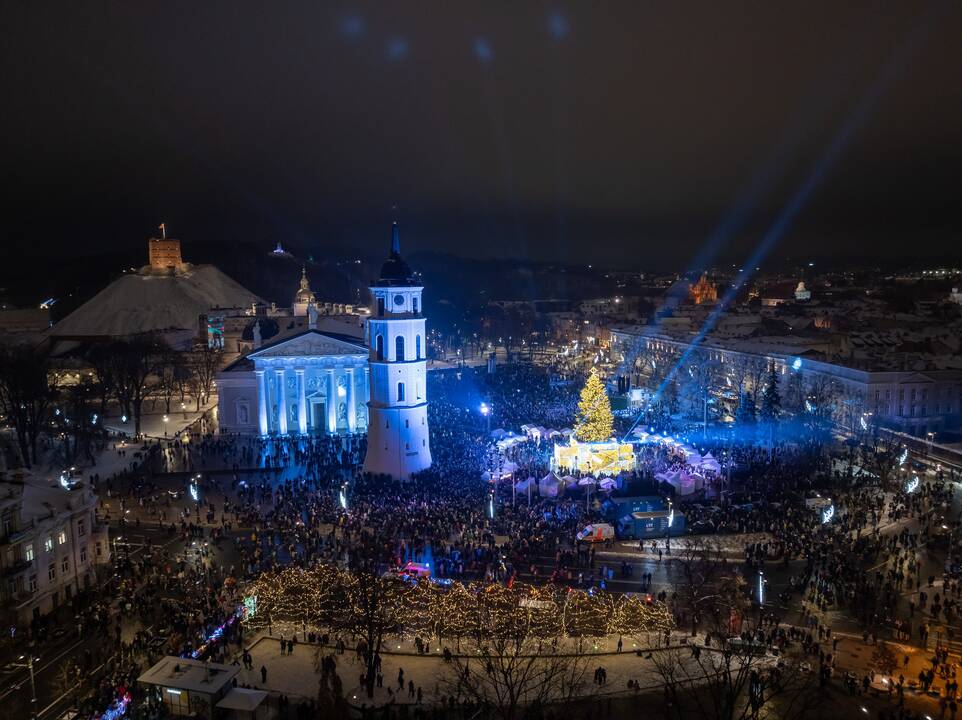 Vilniuje įžiebta Kalėdų eglė 2023